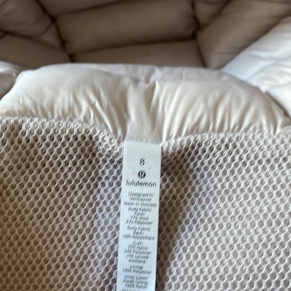 NWT Lululemon Wunder Puff Jacket 8, sadly did not fit me, - Picture 15 of 16